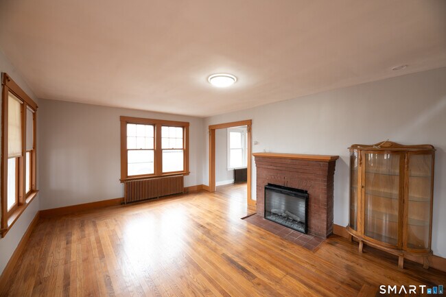 Building Photo - 25 Vera St