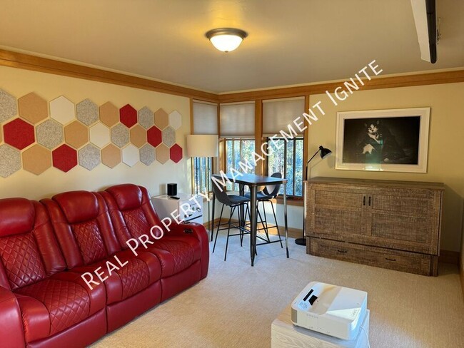 Building Photo - 2157 NW Lolo Dr