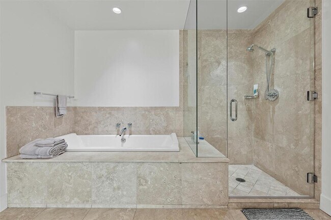 Building Photo - 210 Lee Barton Dr