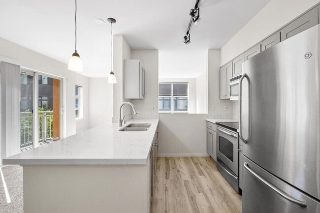 Building Photo - Beautiful 2 Bed 1.75 Bath Condo in Downtown Bellevue