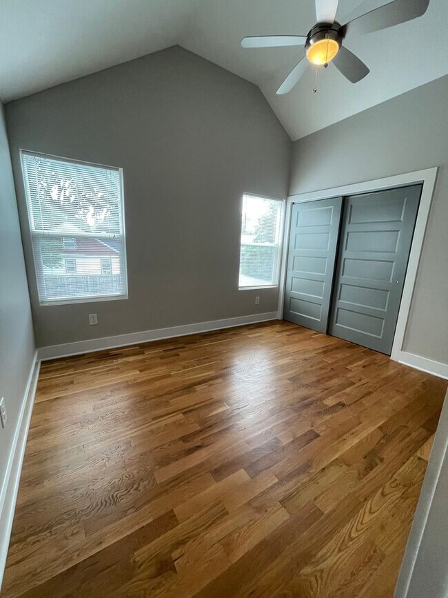 Building Photo - Incredible 2 Bedroom 2.5 Bath Townhome wit...