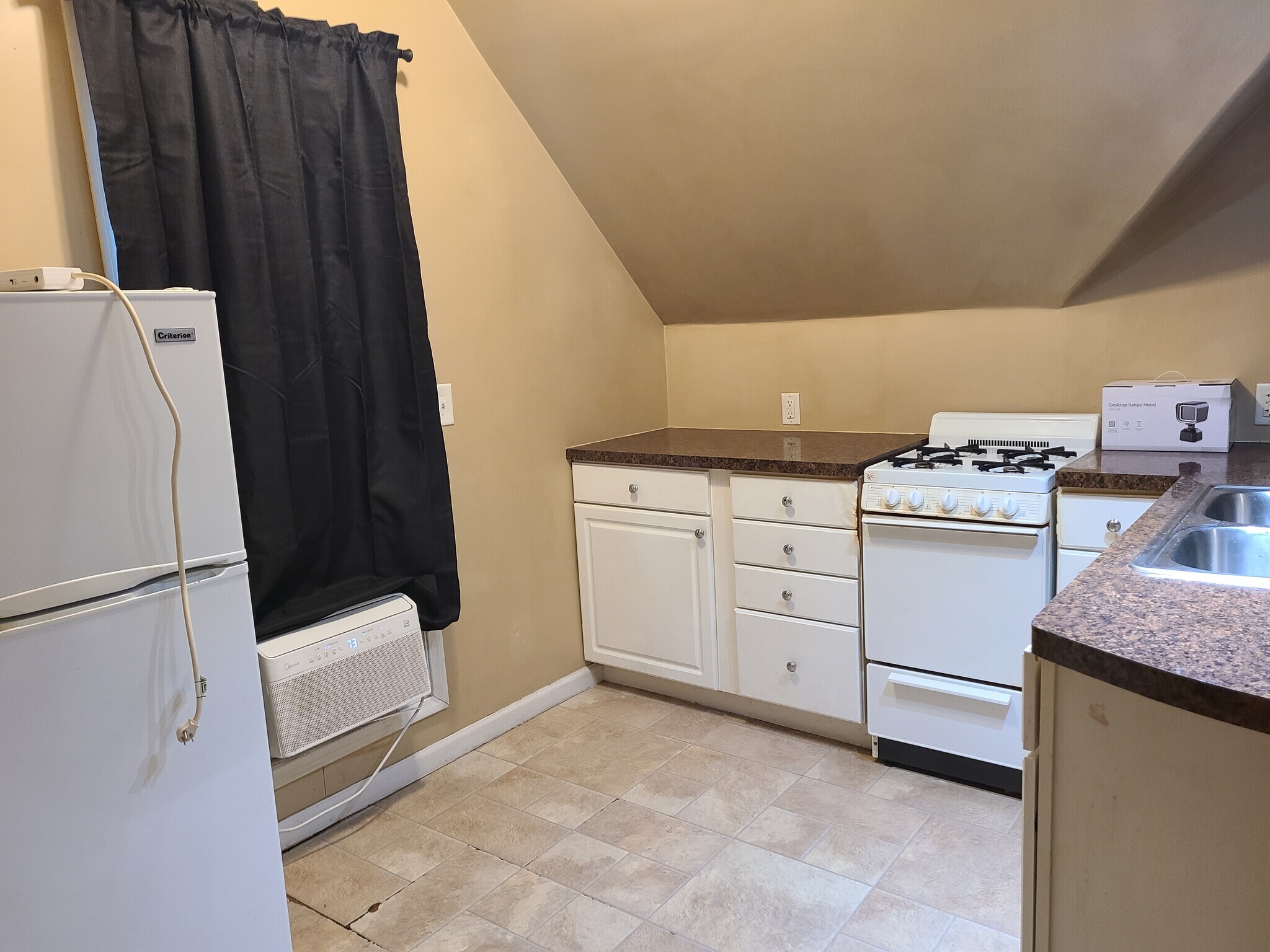 Building Photo - 914 S Center St