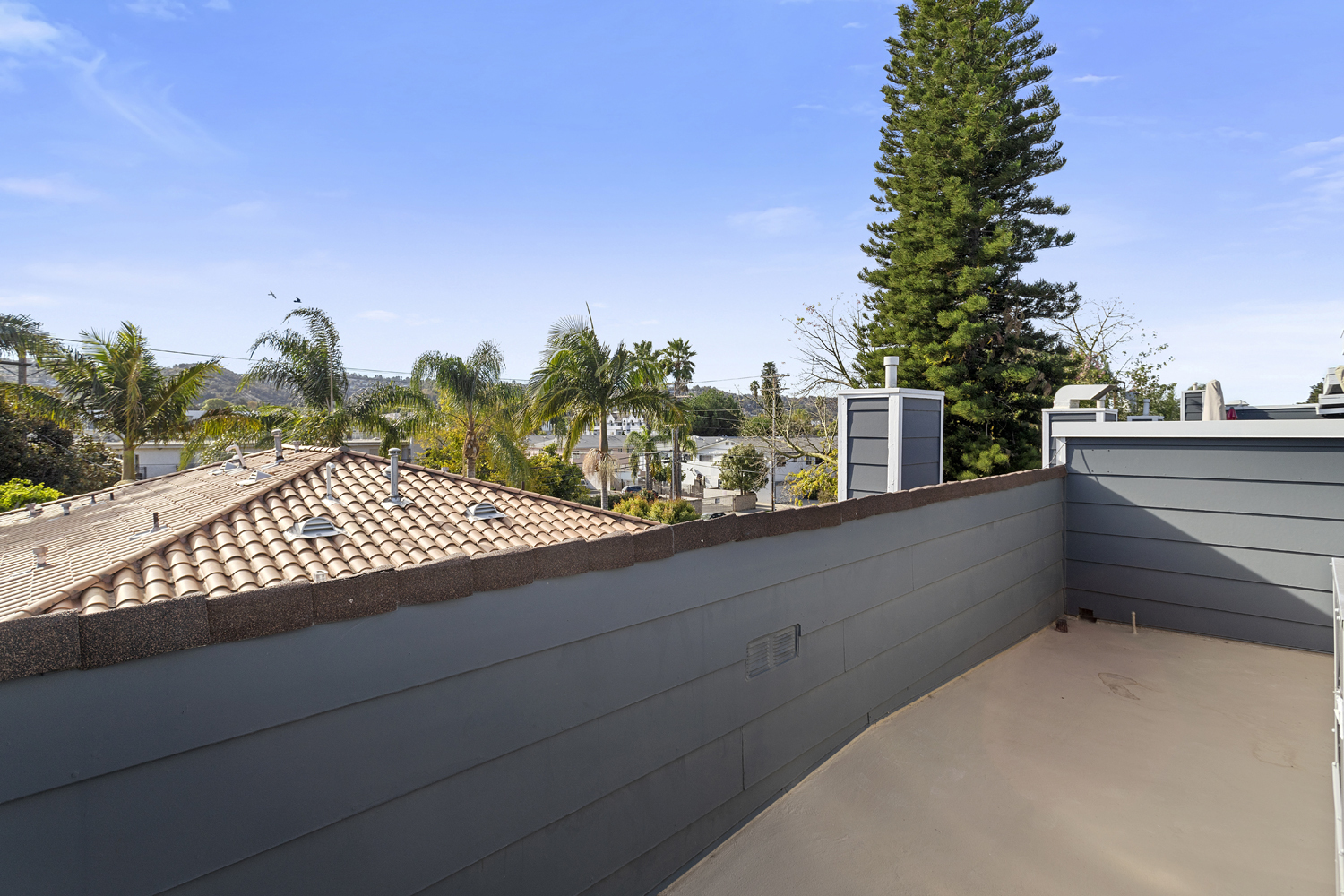 Private Roof-top Patio with Beautiful View - 4511 Murietta Ave