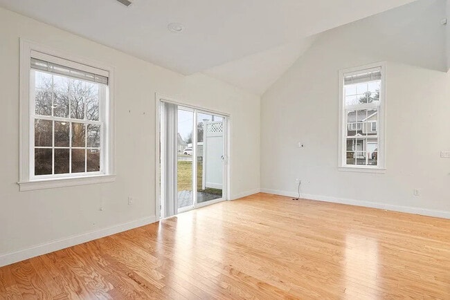 Building Photo - 70 Endicott St