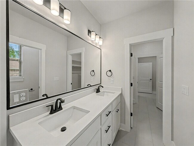Building Photo - 18 Hillswick Dr