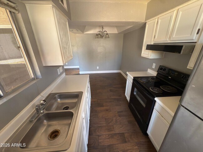 Building Photo - 10610 S 48th St