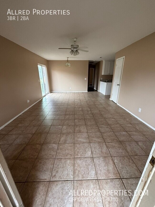 Building Photo - 3-bedroom 2-bathroom duplex off of 15th St...