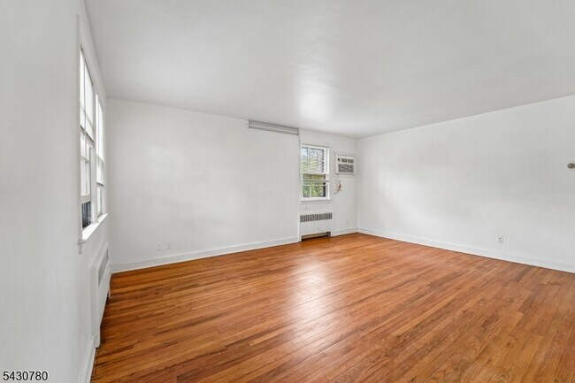 Building Photo - 1030 Jassamine Way