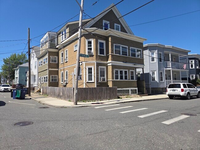 Building Photo - 48 Prince St