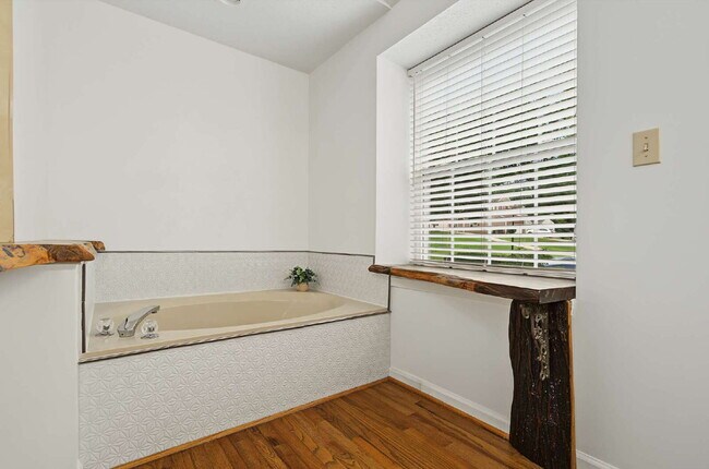 Building Photo - Spacious 4-Bed Oasis with Basement in Cary