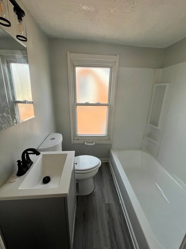 Building Photo - 4679 E 144th St