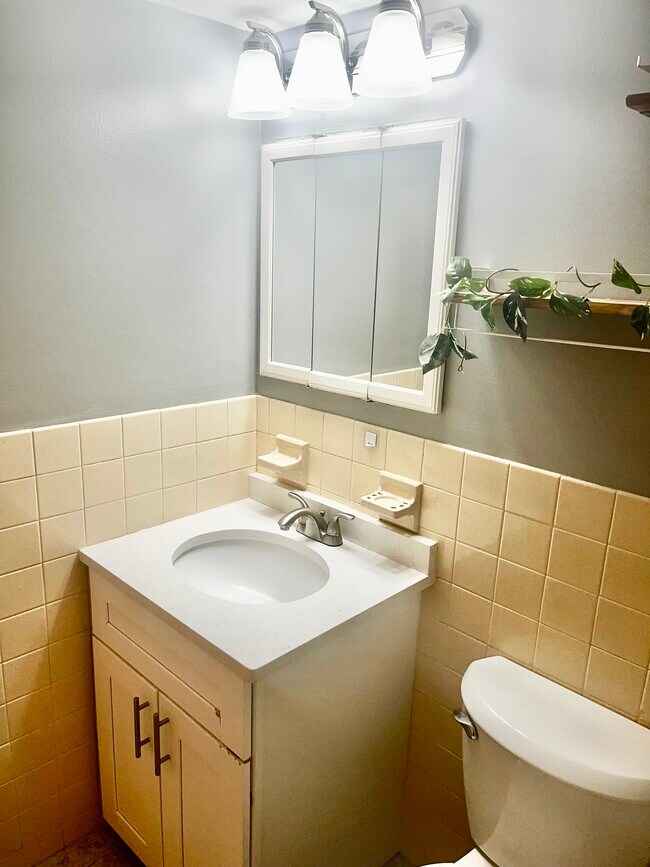 Building Photo - 1111 University Blvd W