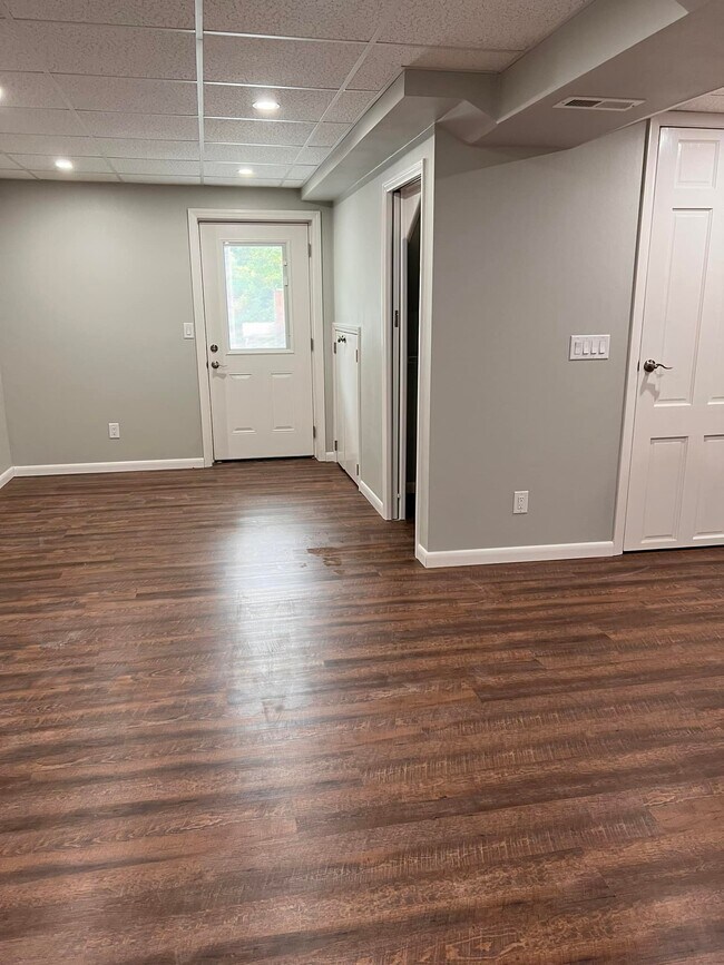 Building Photo - 620 1st St SE