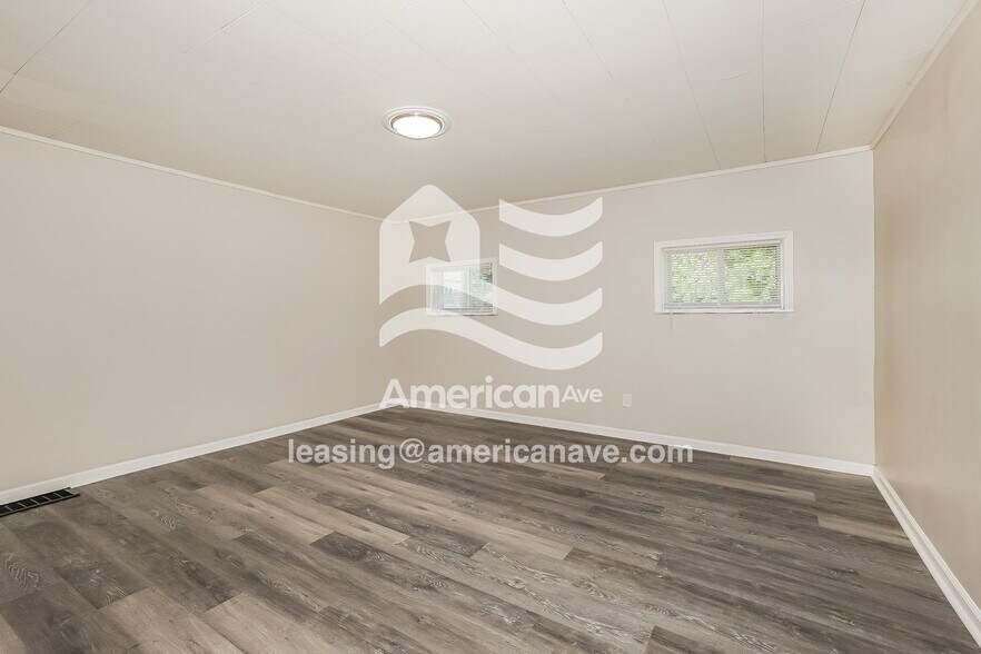 Building Photo - 467 7th St