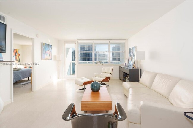 Building Photo - 6770 Indian Creek Dr