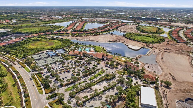 Building Photo - 10792 Tarflower Dr