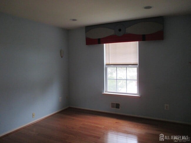 Building Photo - 103 Tived Ln E