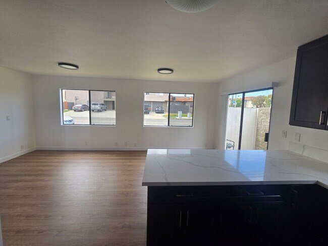 Building Photo - Remodeled 3 Bedroom 2 Bath 2 Story House, ...