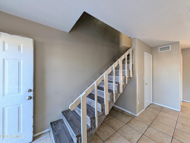 Building Photo - 9228 N 7th Ave