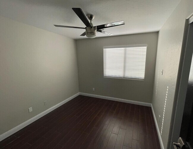 Building Photo - 13826 W Keim Dr