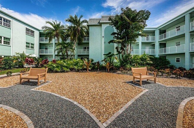 Building Photo - 1706 Belleair Forest Dr