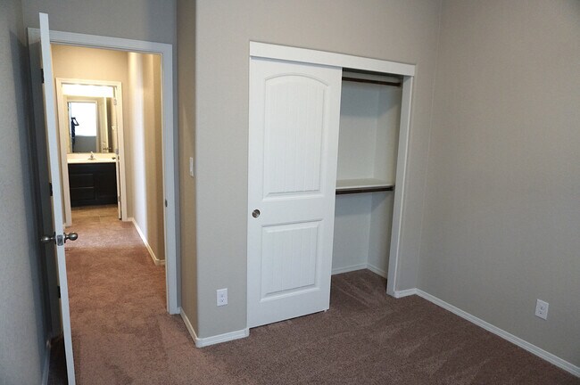 Building Photo - Wonderful 3 bedroom in Rio Rancho. Don't m...
