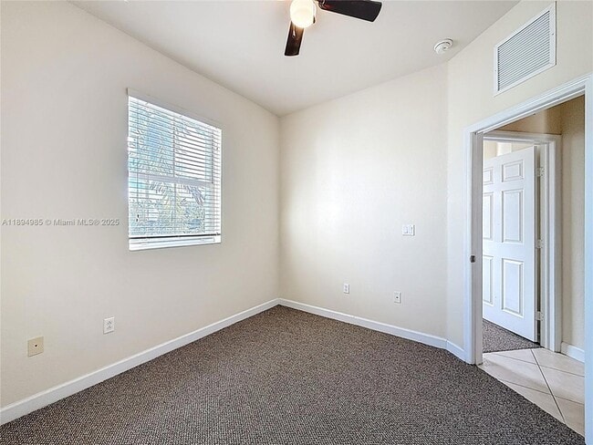 Building Photo - 2935 SE 1st Dr