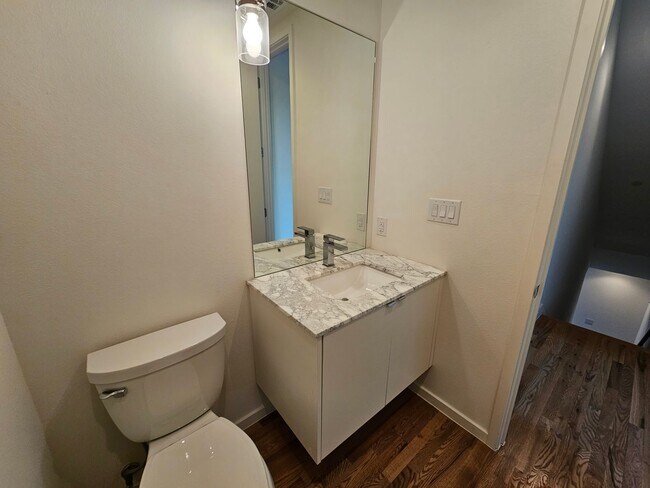 Building Photo - Minutes from Downtown, Uptown, Henderson, ...