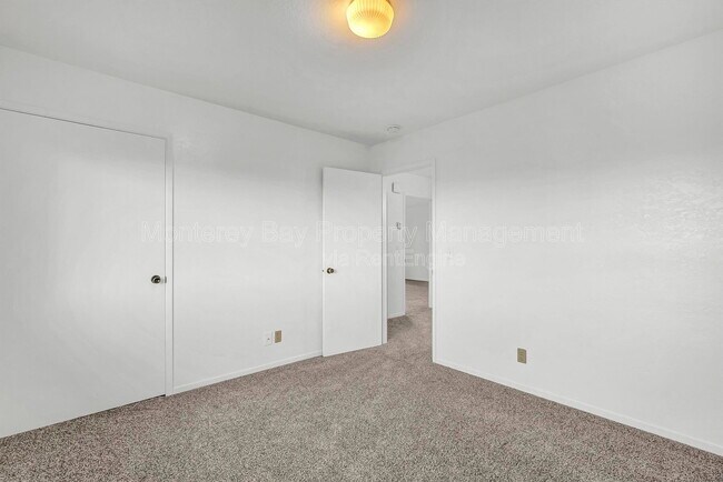 Building Photo - 215 2nd St