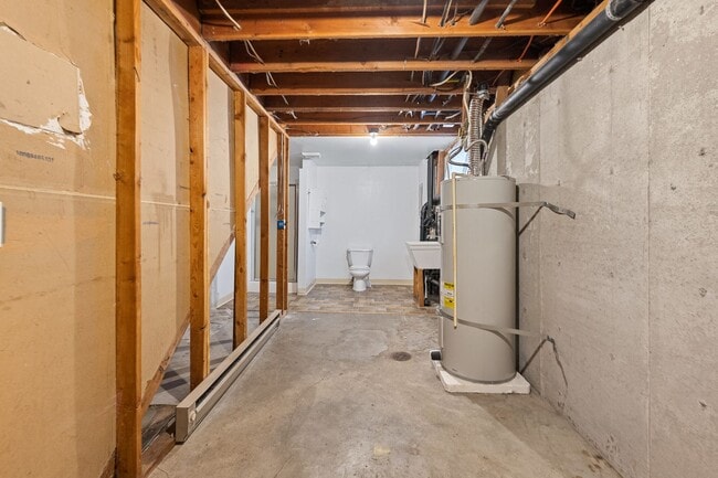 Building Photo - 219 E Hawthorne Rd