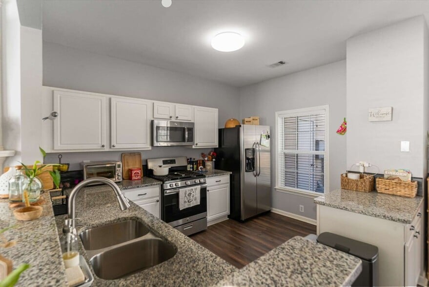 Building Photo - 1741 Stanwood Dr NW