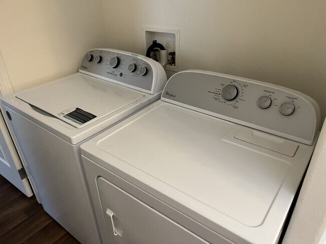 Building Photo - 5303 E Twain Ave