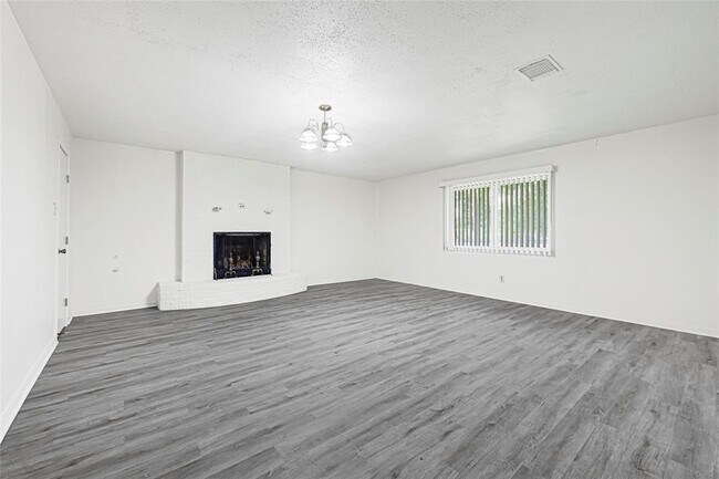 Building Photo - 1231 Country Ln