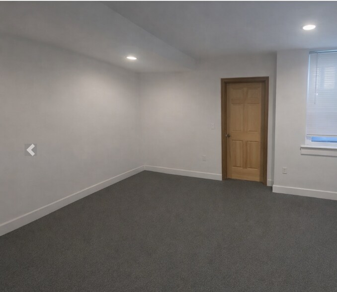 Building Photo - 214 Hemenway St