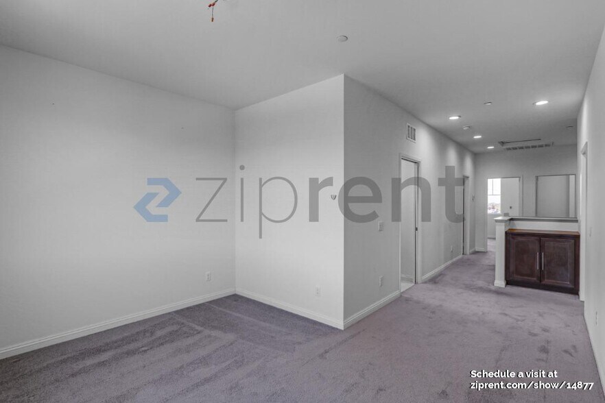 Building Photo - Unit