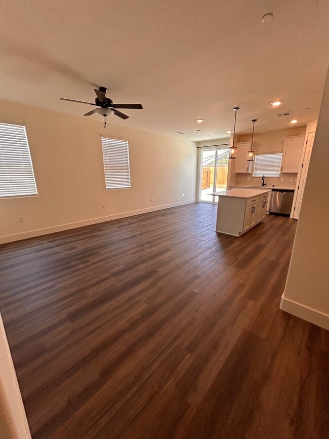 Building Photo - Beautiful Brand New home for rent in Visalia!