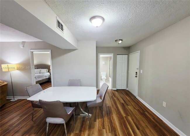 Building Photo - 4164 Inverrary Dr