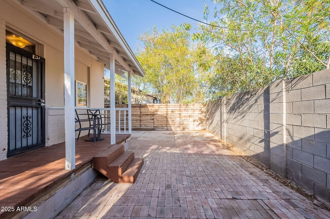 Building Photo - 711 E McKinley St