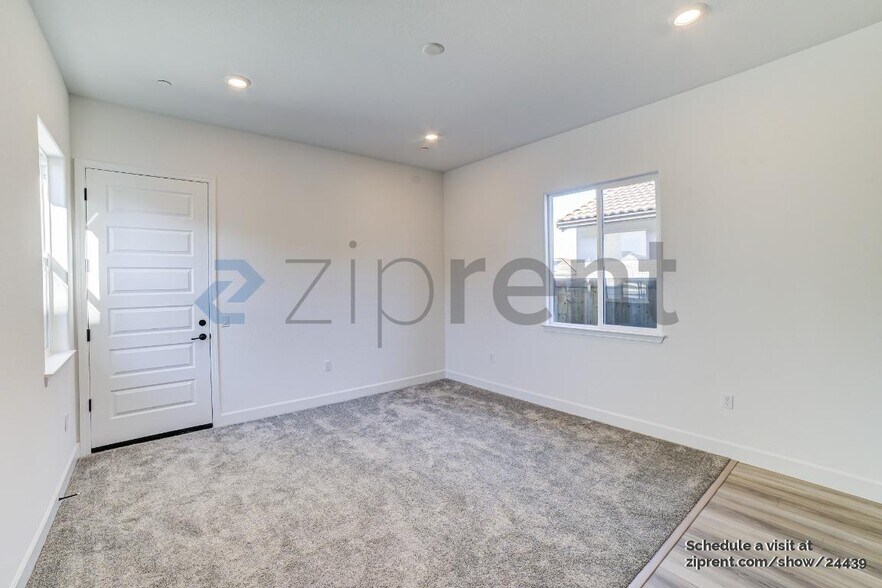 Building Photo - 8333 Evans Tree Dr S