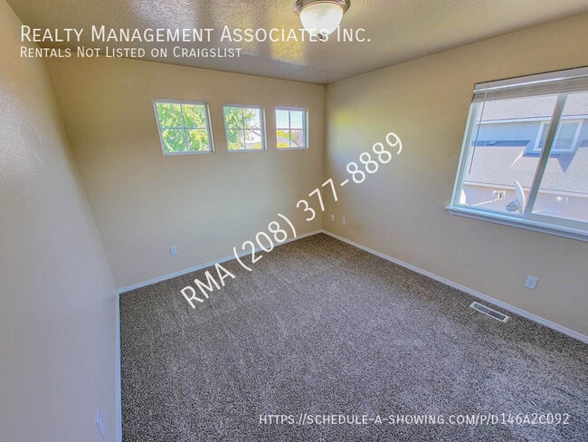 Building Photo - 569 E Heritage Park St