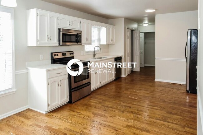 Building Photo - 4 Bedroom Pet-Friendly Home in HUNTSVILLE, AL with Main Street Renewal