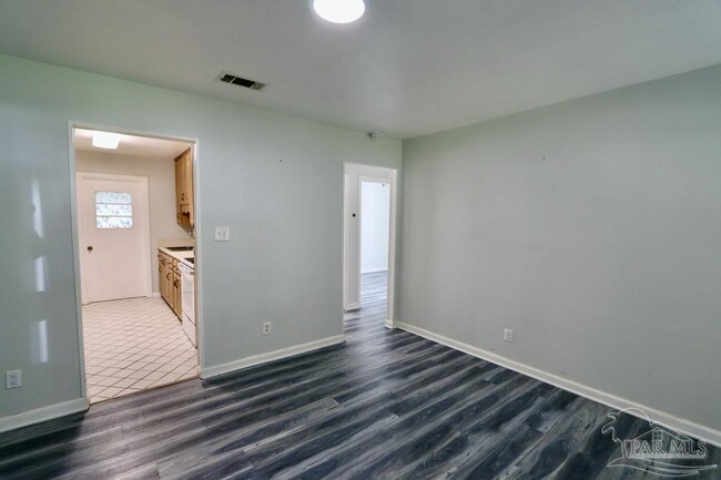 Building Photo - 10 Bertram St