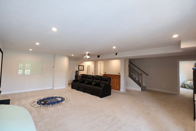 Building Photo - 4 Bedroom, 4 Bath Home w/Backyard Heated Pool overlooking Pearl's Fen