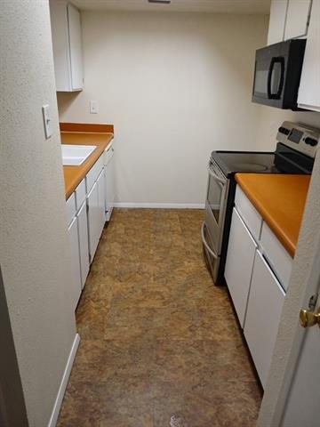 Building Photo - 7431 Holly Hill Dr