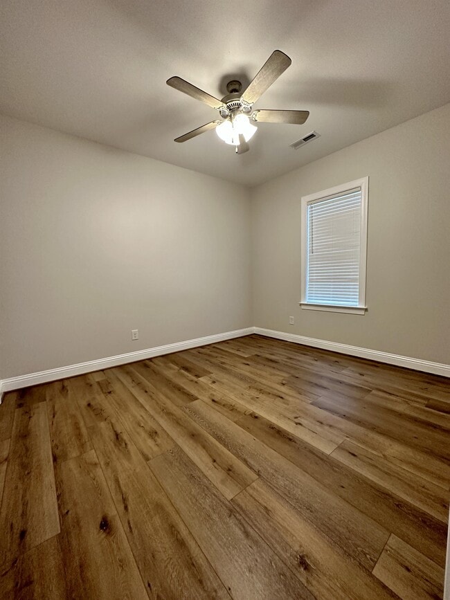 Building Photo - 708 W Parrish Dr