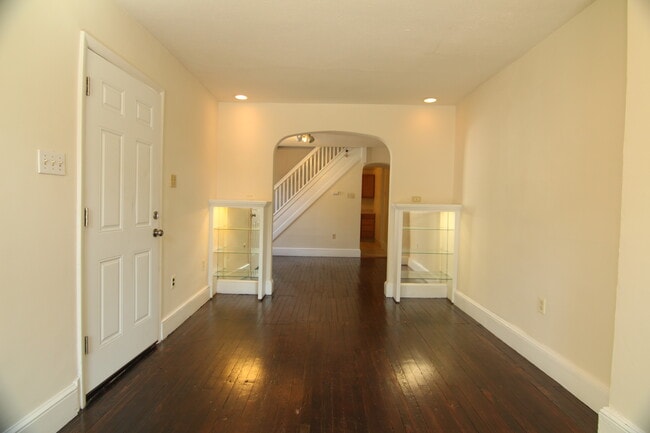 Building Photo - 266 Manatawny St