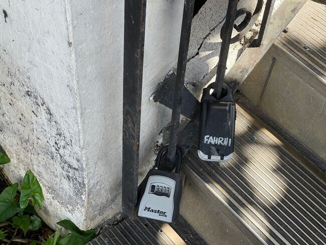 Building Photo - Recently Remodeled Studio In The Heart of Waikiki.