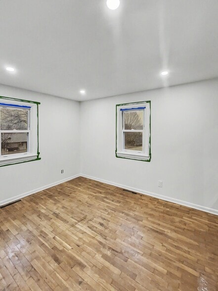 Building Photo - 10151 E Grandview Rd