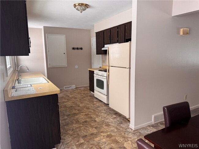 Building Photo - 10035 Creek Rd