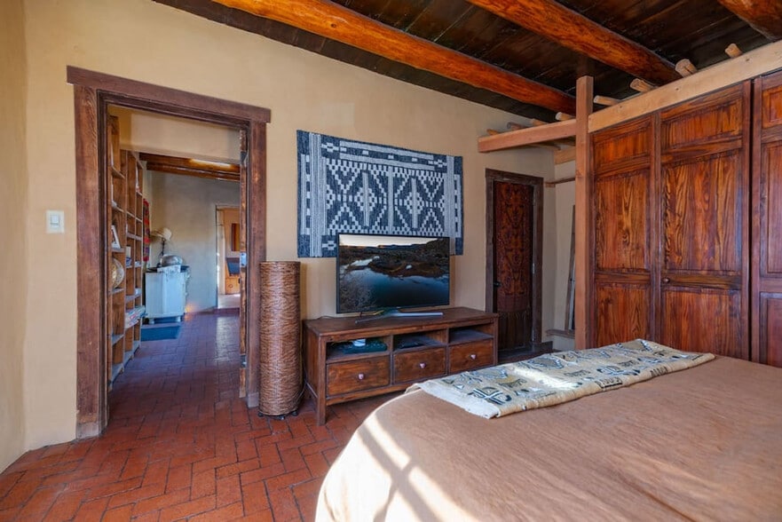 Building Photo - 824A Canyon Rd